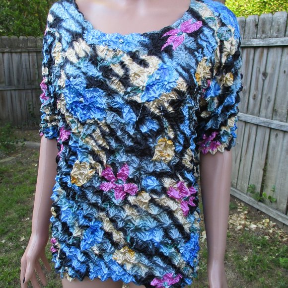 Lady's Shirt; Multi-Colored; Approximate Size S / M - Picture 7 of 7